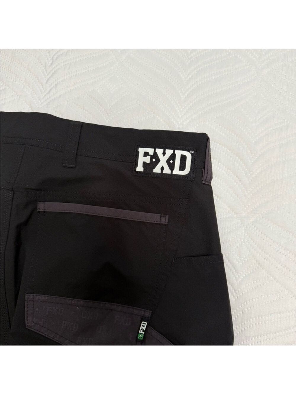 FDX Men’s Black Cargo Shorts. Size 34 - Picture 4 of 9